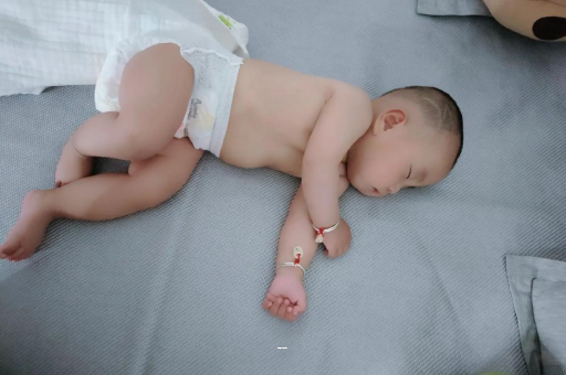 柳州宝宝突然很多眼屎